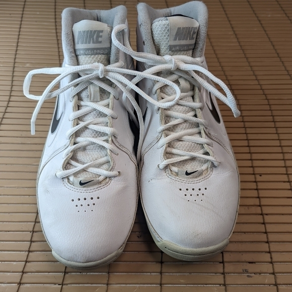 Athletic_Shoes